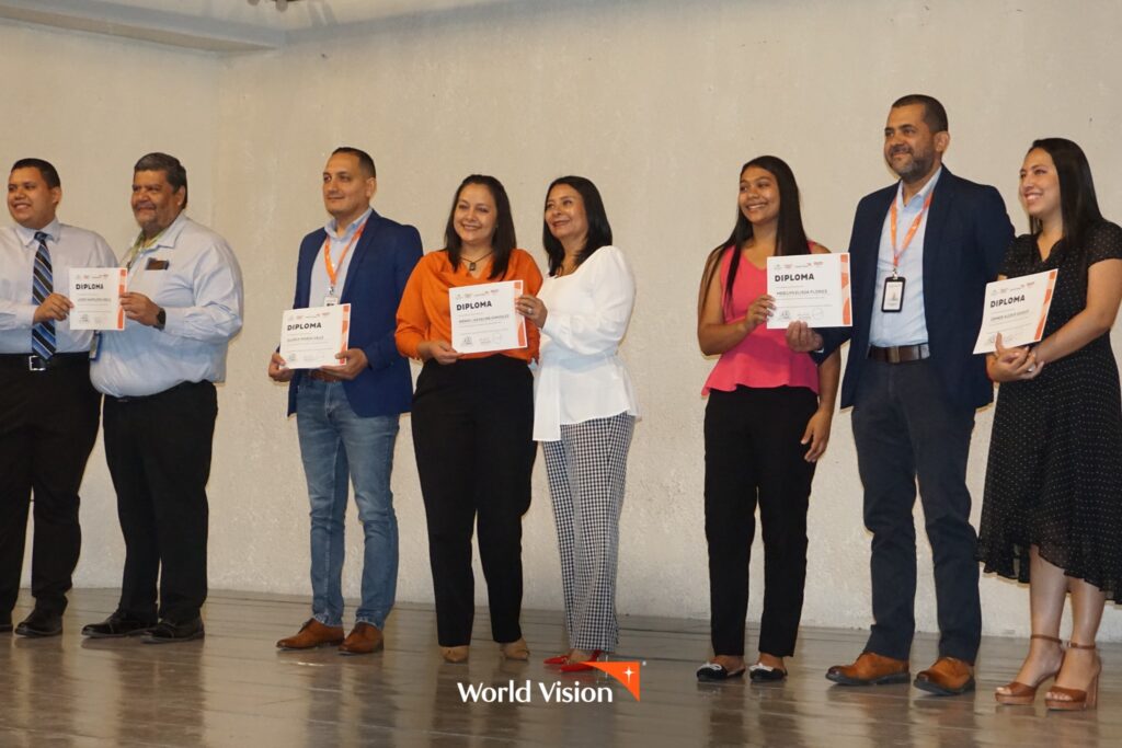 Gobierno y World Vision destacan logros del programa Educación Súper Pilas 2025