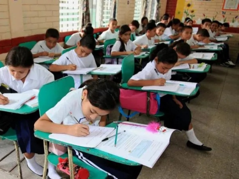 Educación buscará casa a casa a menores sin estudiar